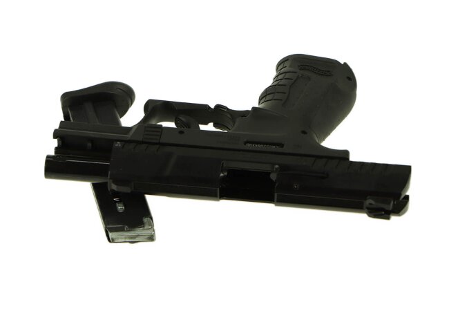 Set - Walther P22 Ready, brüniert, Schreckschusspistole cal. 9mm PAK plus Pyro Launcher